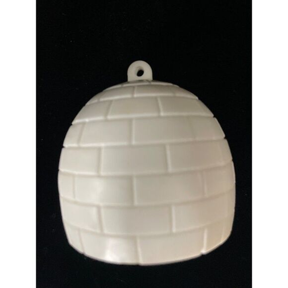 Avon Vintage 1983 Igloo plastic 3” ornament - Picture 10 of 11